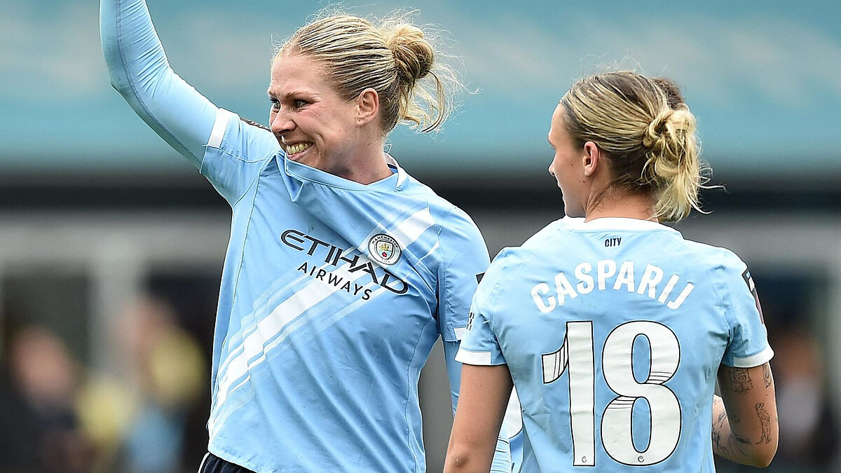 Knaak's late strike edges Man City closer to WSL title
