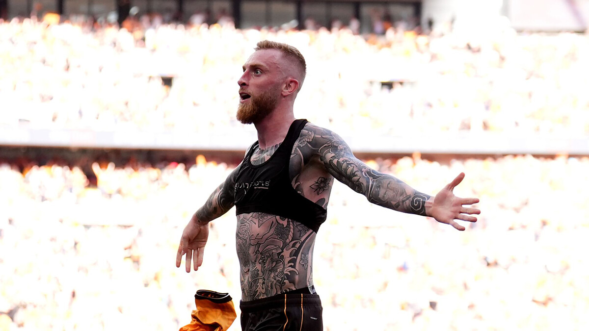 McBurnie scores stoppage-time winner to send Hull to Premier League