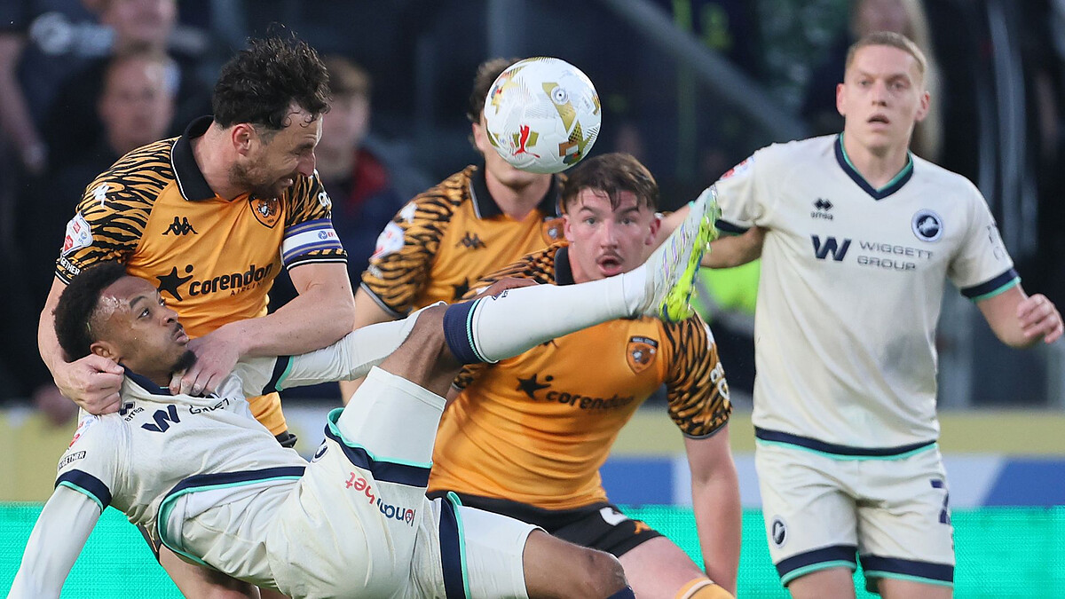 Millwall have controversial late goal ruled out in tense first leg at Hull