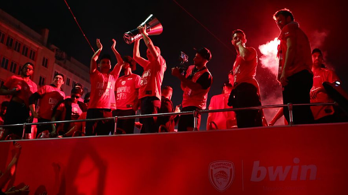 Olympiacos conquers Europe as Piraeus ignites to celebrate fourth EuroLeague crown