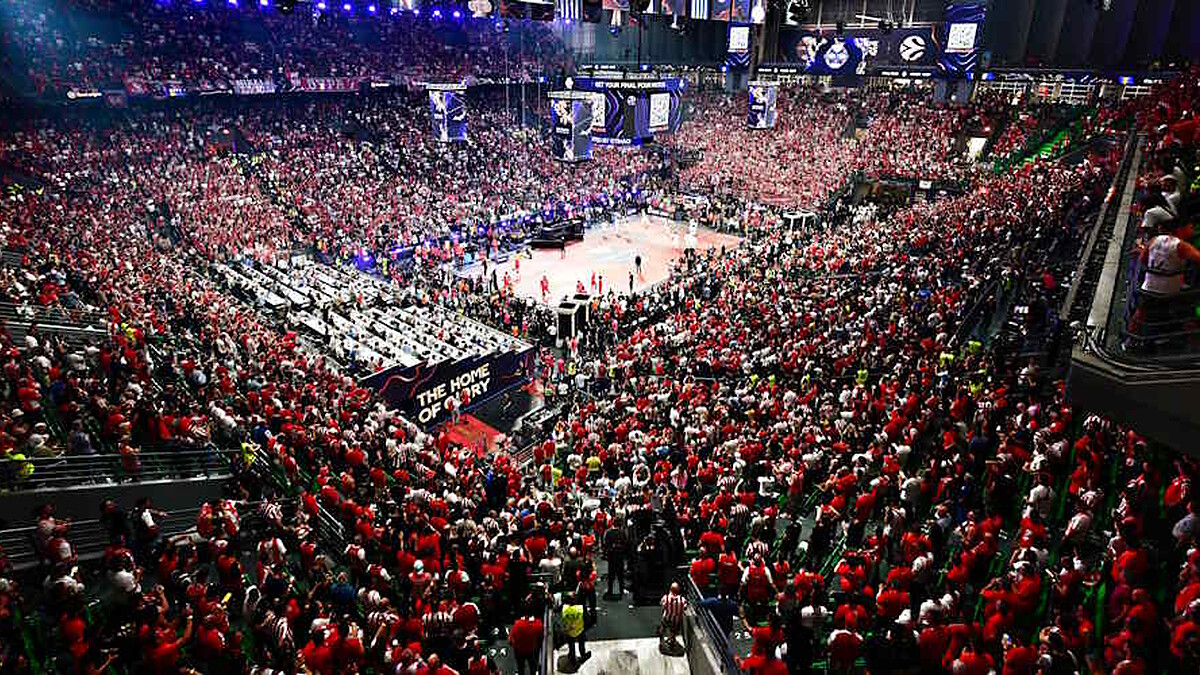 Olympiacos fined €8,000 following flares at EuroLeague Final Four championship game