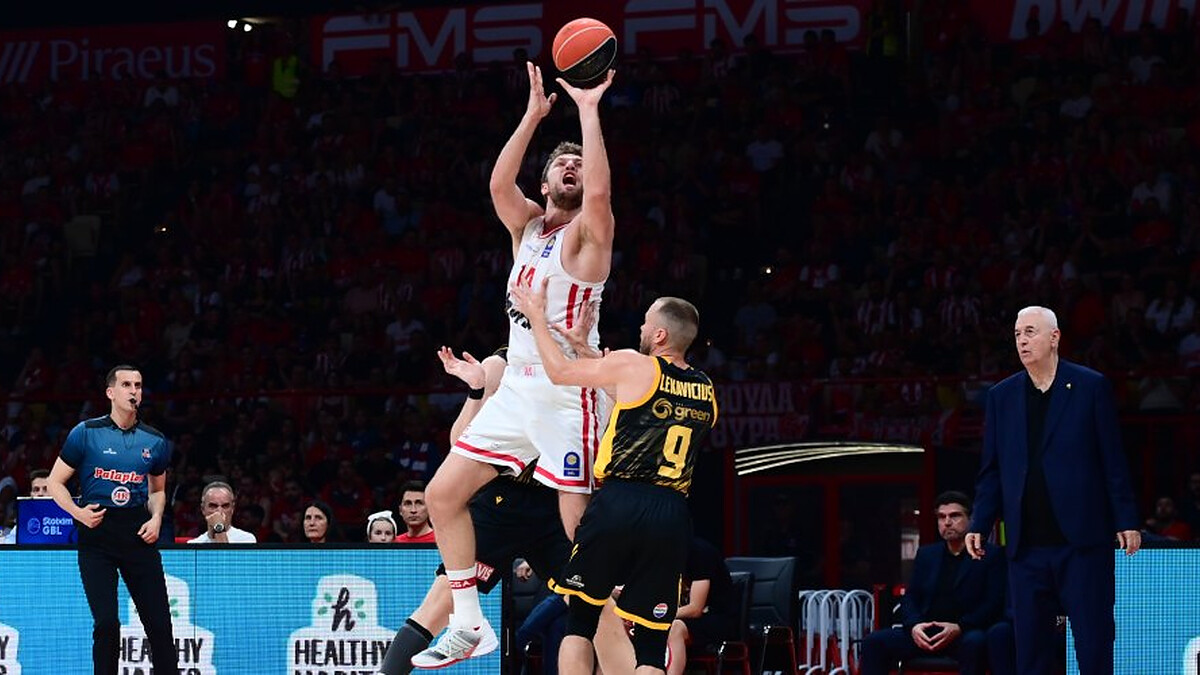 Olympiacos starts the series against AEK with an easy win