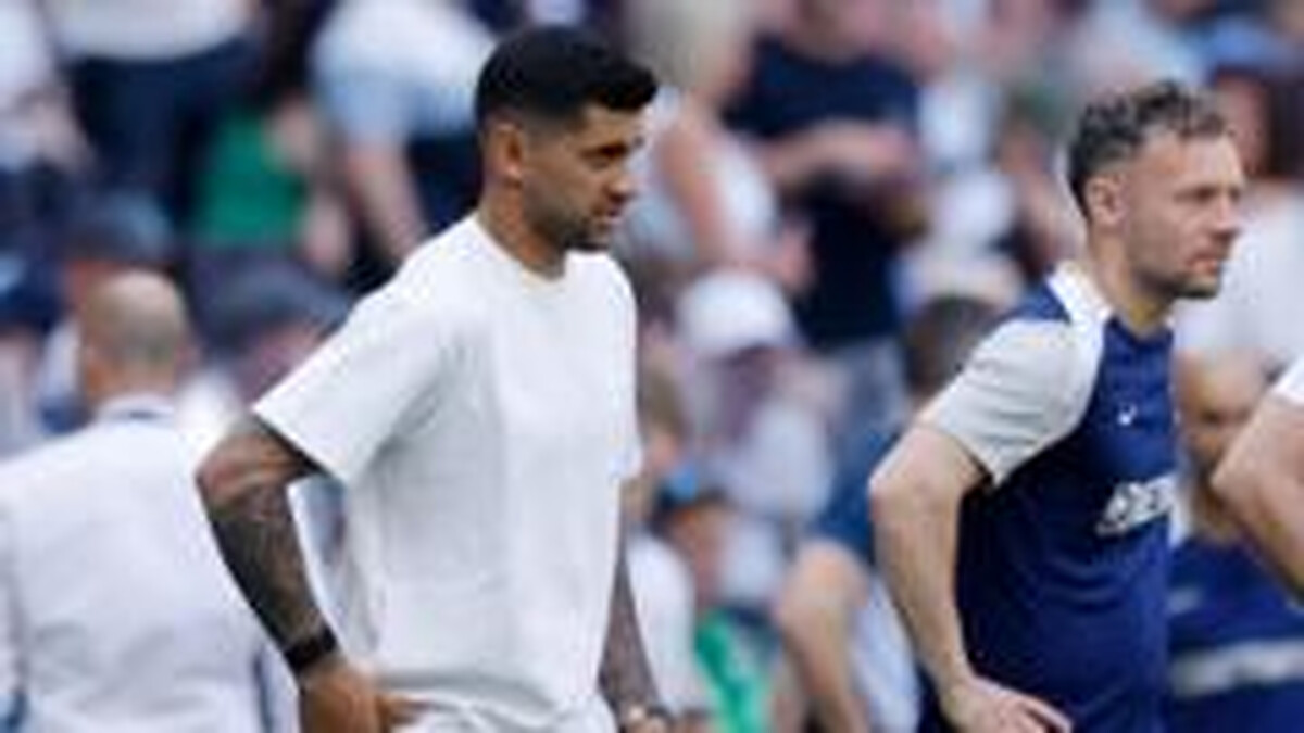 Spurs captain Romero back in England for crunch Everton game