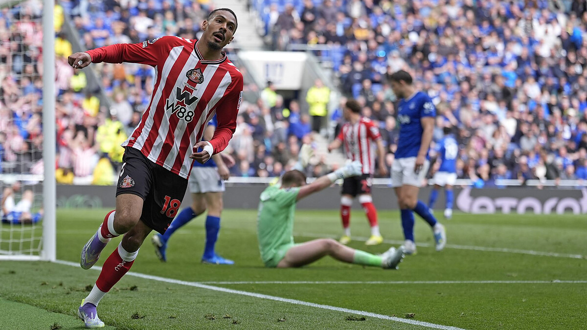 Sunderland fight back to stun Everton and boost top-eight hopes