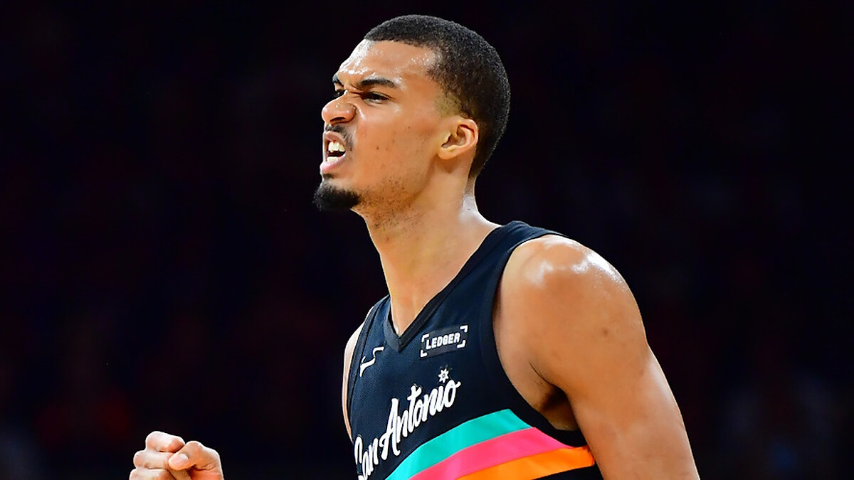 Victor Wembanyama makes history as Spurs move to 2-1, Knicks cruise to 3-0