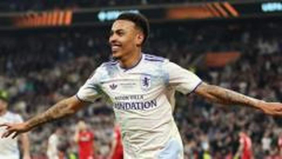 Villa keep alive English hopes of six Champions League spots