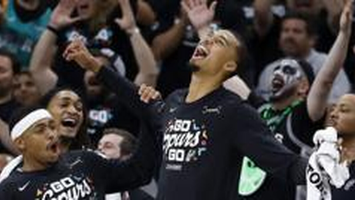 Wembanyama shines as Spurs and Knicks win in play-offs