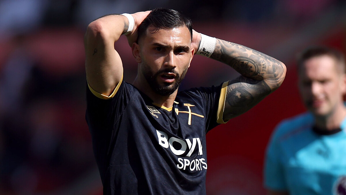 West Ham open door for Spurs with damaging defeat at Brentford