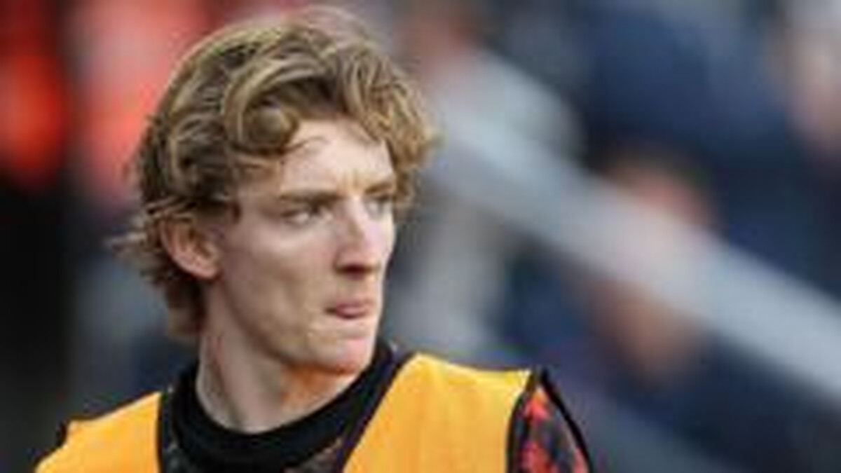 Why are Barcelona signing Gordon from Newcastle?
