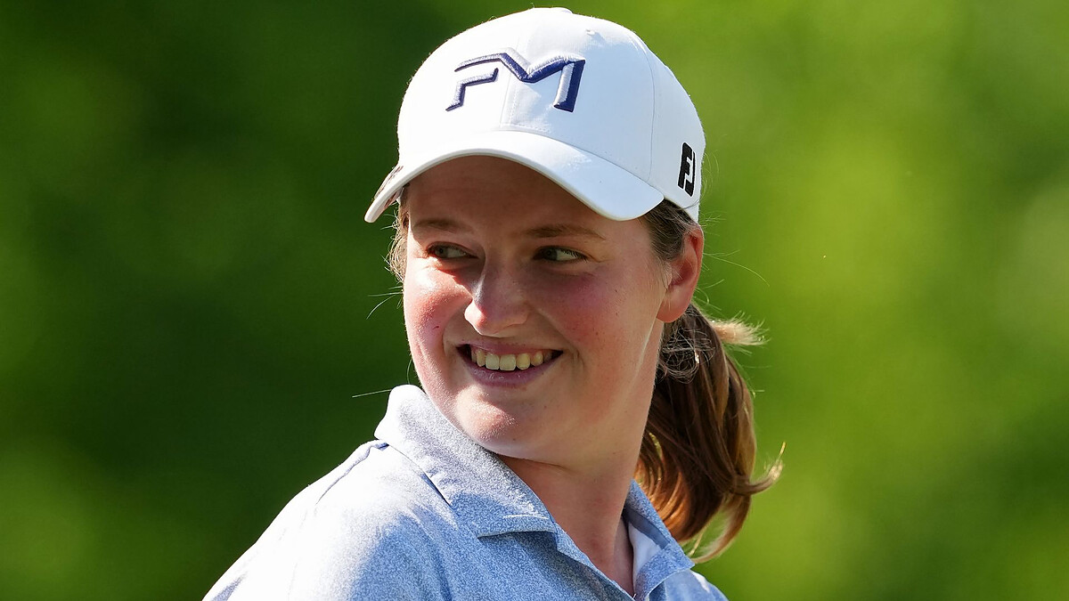 Woad races into LPGA Tour lead as Hull's title hopes disappear