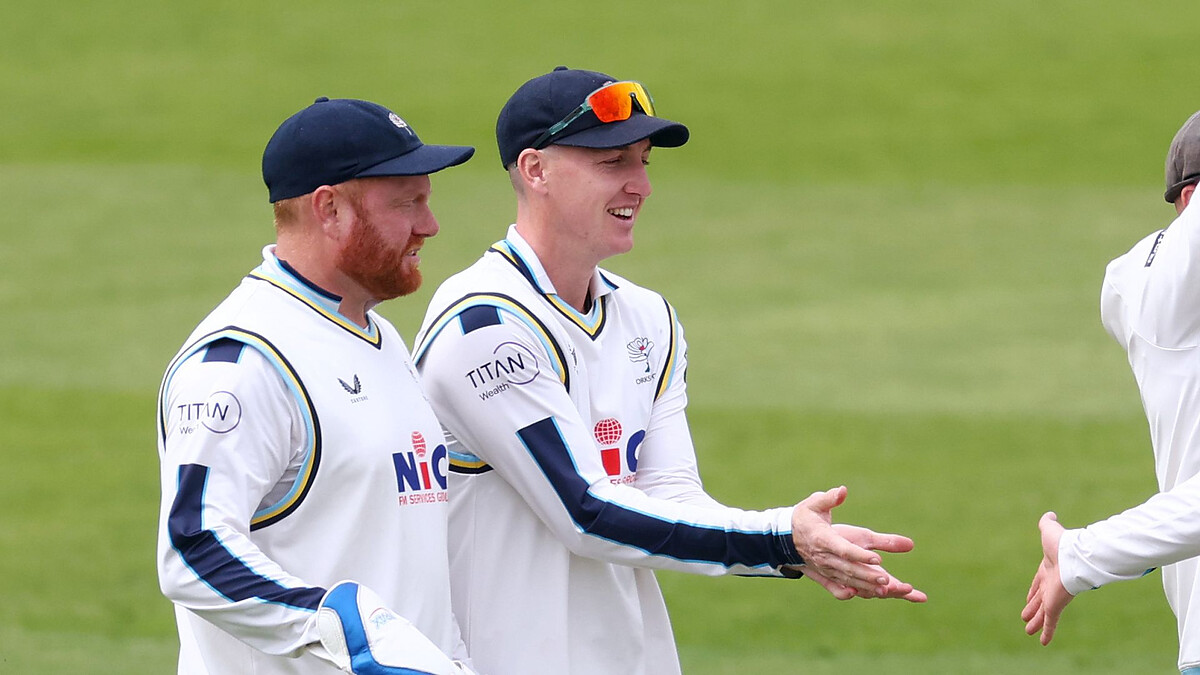 Yorkshire inflict Surrey's first defeat of the season with dominant victory