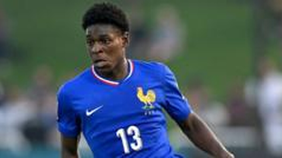Arsenal approach PSG defender Mbemba
