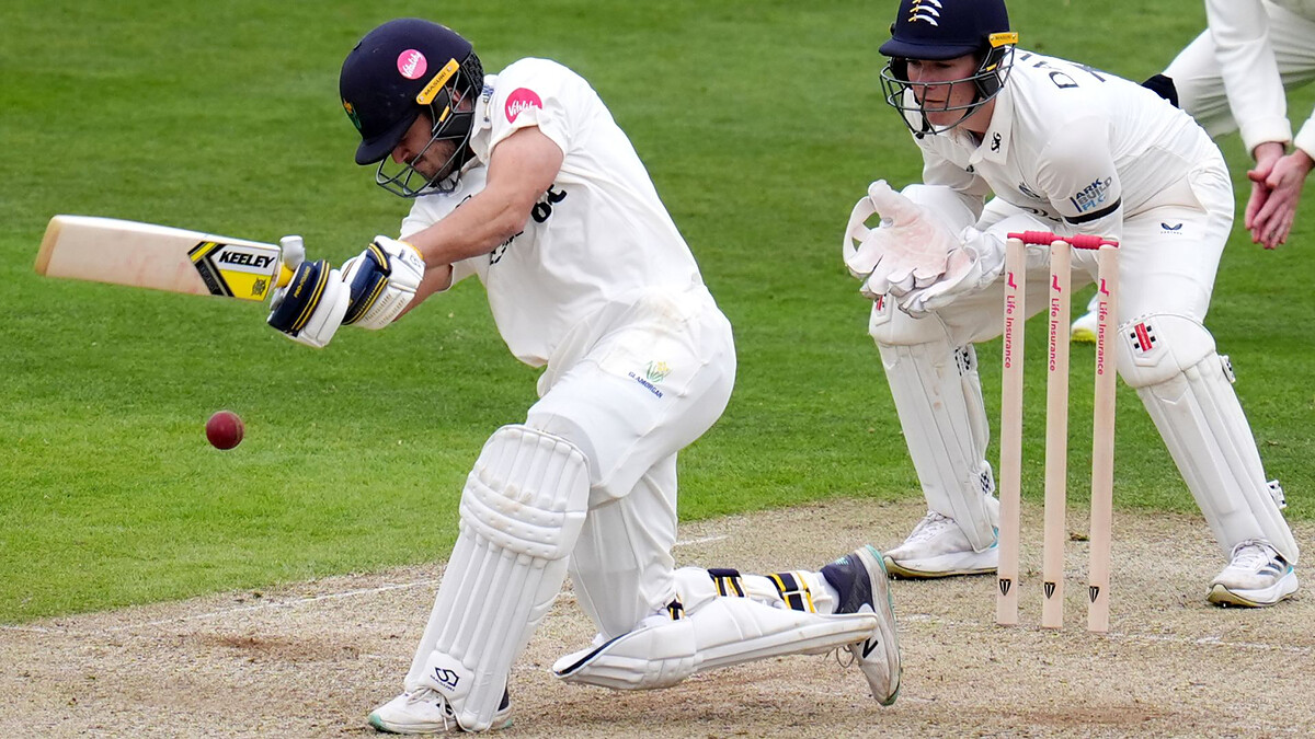 Carlson helps Glamorgan to long-awaited County Championship win over Surrey