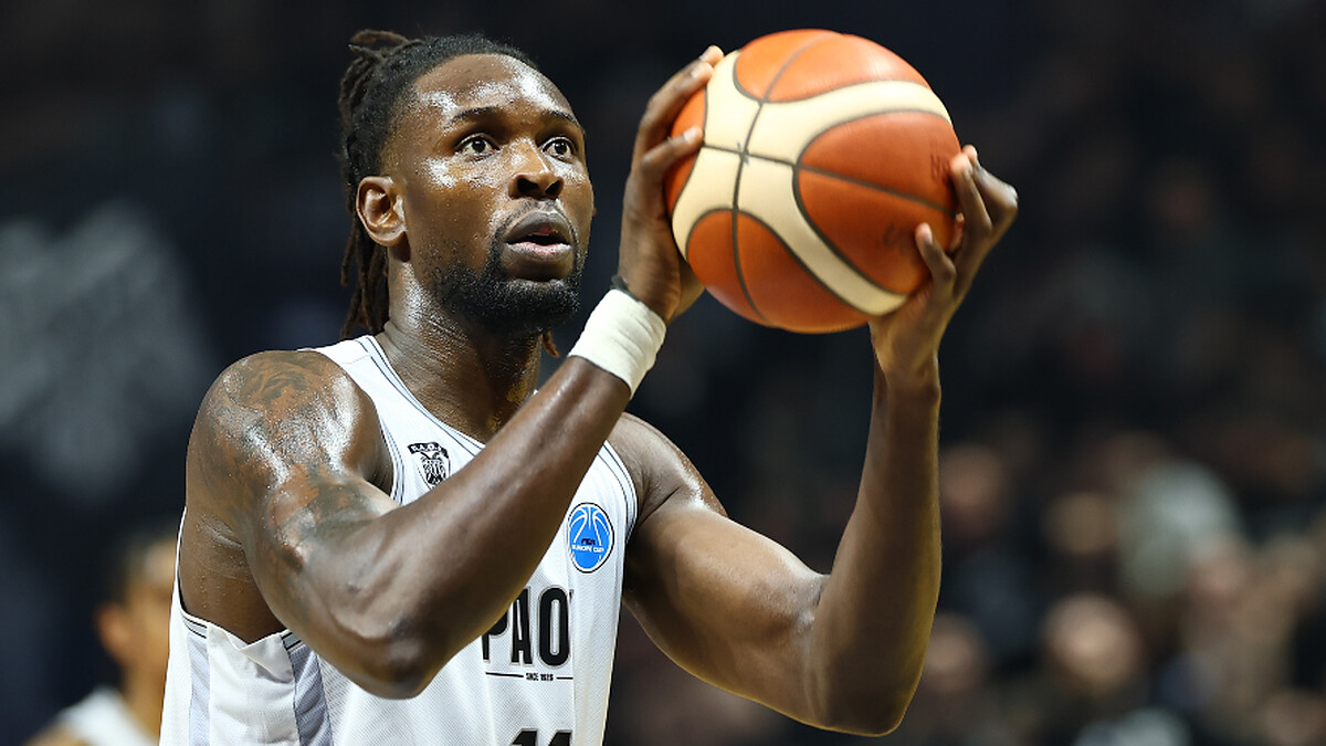 Clifford Omoruyi officially extends with PAOK