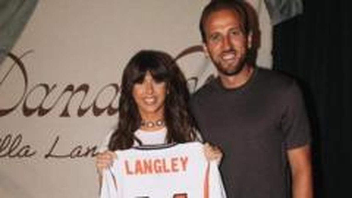 Country music fan Kane leaves Ella Langley gig early to make curfew