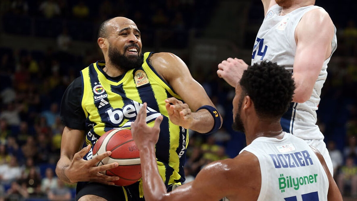 Dozier misses game-winner, Fenerbahce thriumphs in Game 2 after drama
