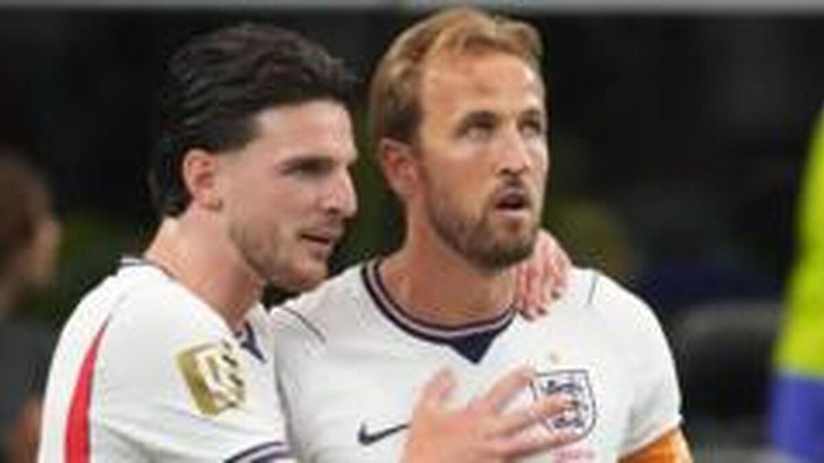 England qualify for World Cup knockout stage