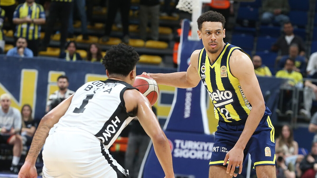 Fenerbahce controls Besiktas to even the Turkish finals