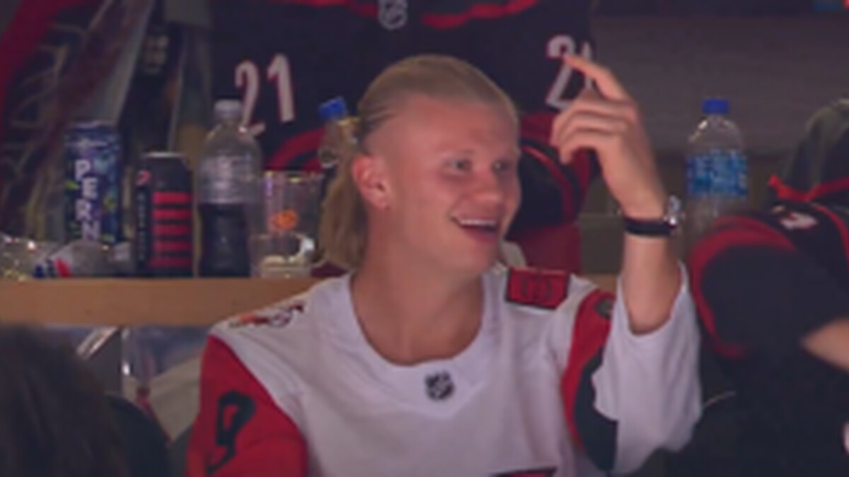 Haaland takes in ice hockey before World Cup debut