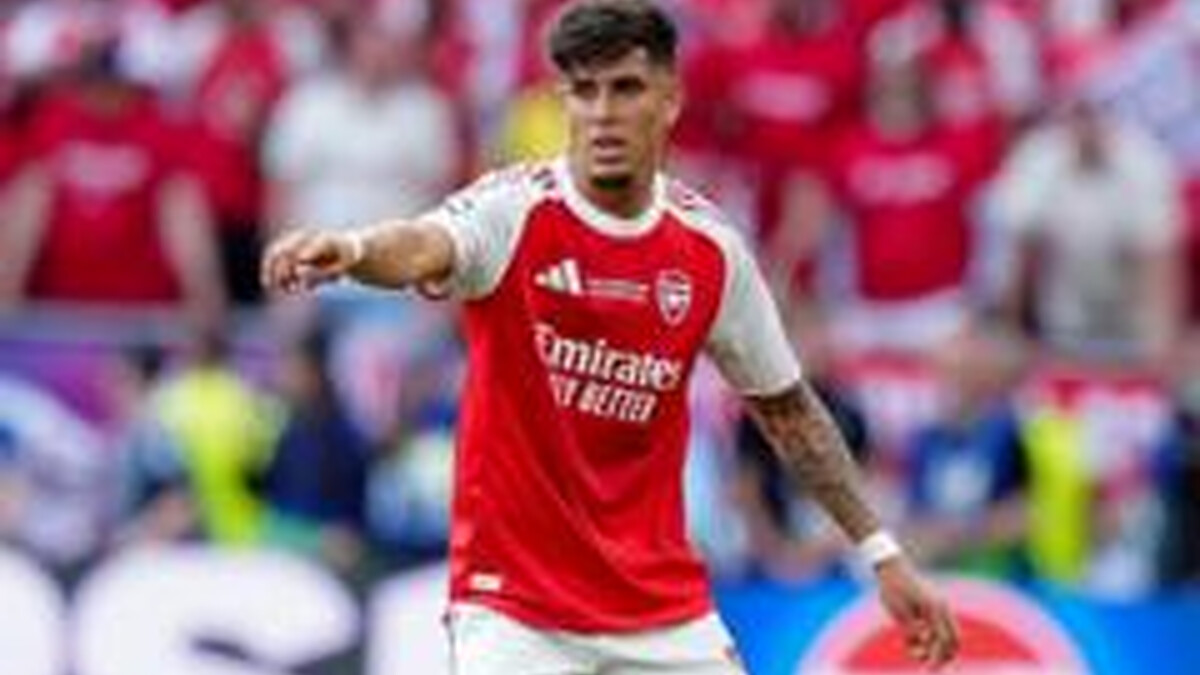 Hincapie completes permanent Arsenal move