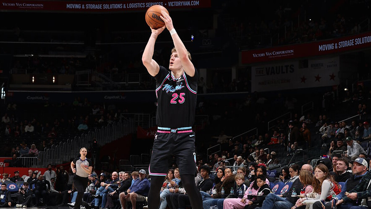 Jakucionis blocks out Giannis trade rumors: “I can’t control it”