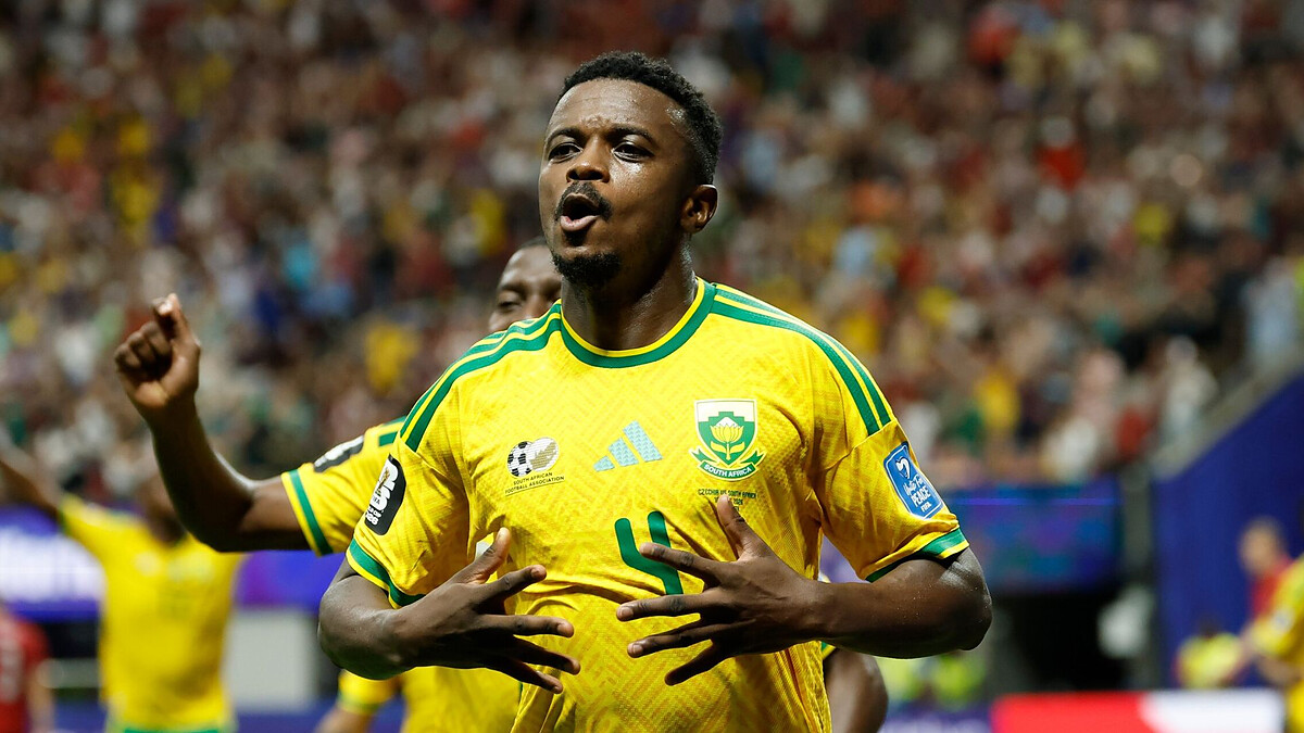 Late penalty gifts South Africa first point against wasteful Czech Republic