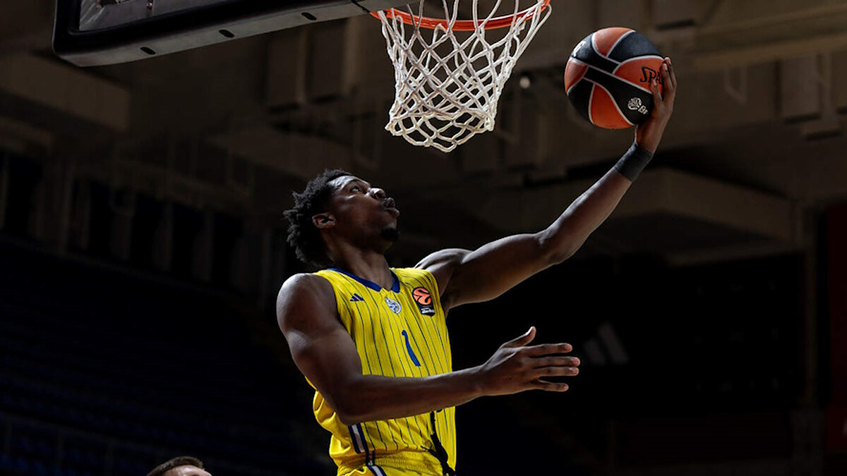 Maccabi routs Hapoel to open Finals series