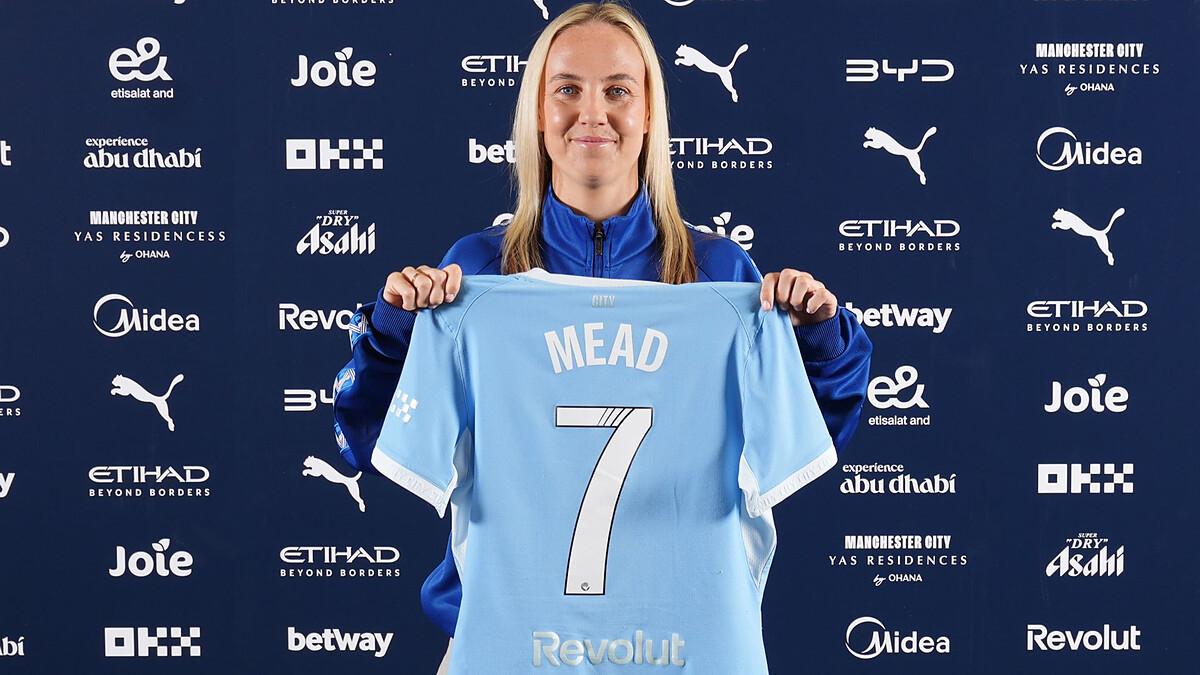 Mead signs for Man City