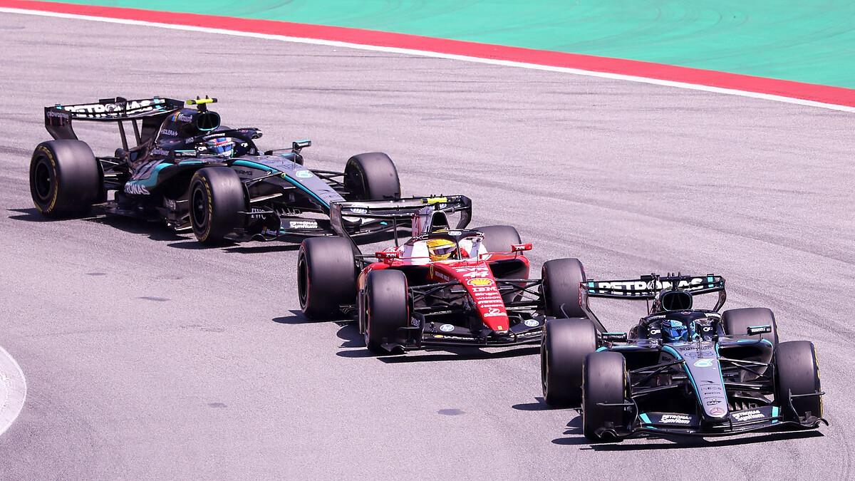 Mercedes duo to 'race each other differently' amid Hamilton threat