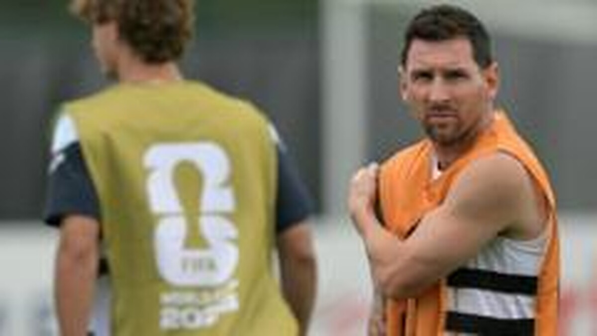 Messi to start final Argentina group match on bench