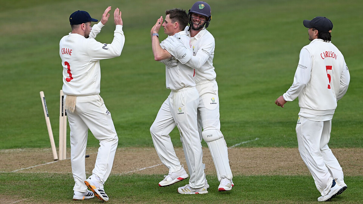 Notts knock Essex off County Championship top spot