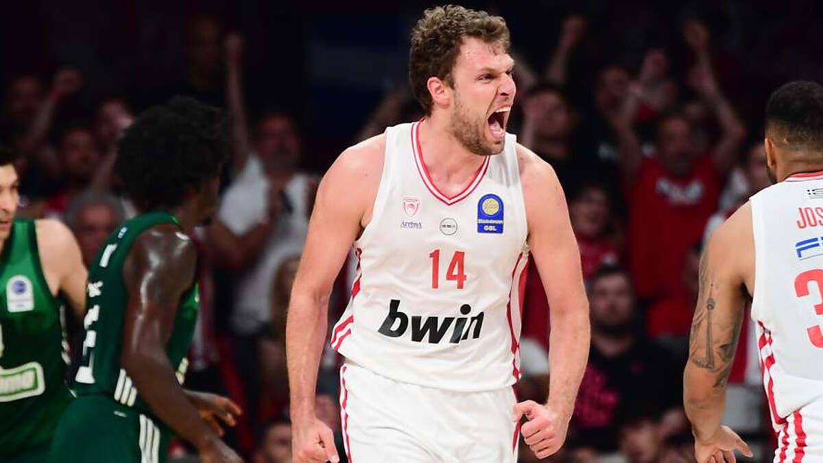 Olympiacos claims the Greek title to complete an unforgettable year