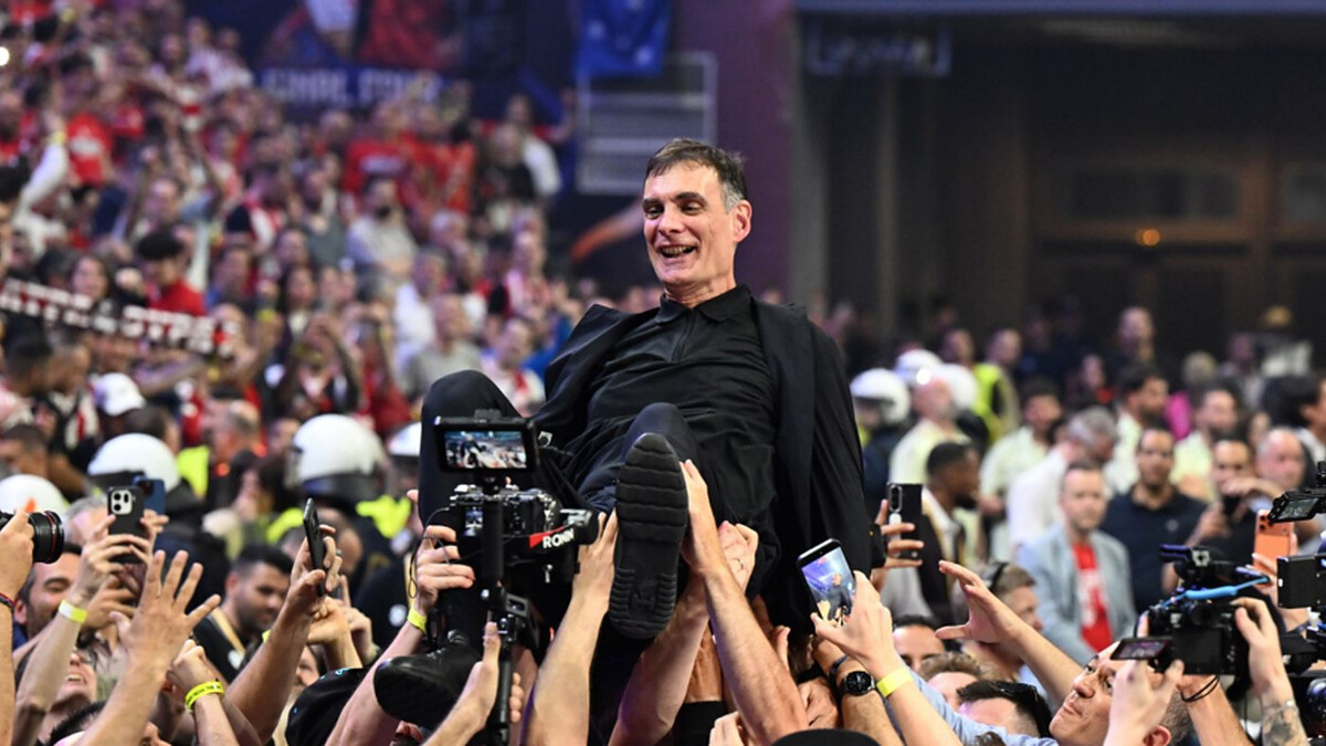 Olympiacos extends Georgios Bartzokas contract through 2029