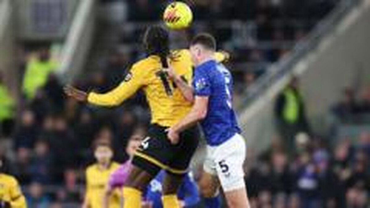 Premier League to relax red cards for hair pulling
