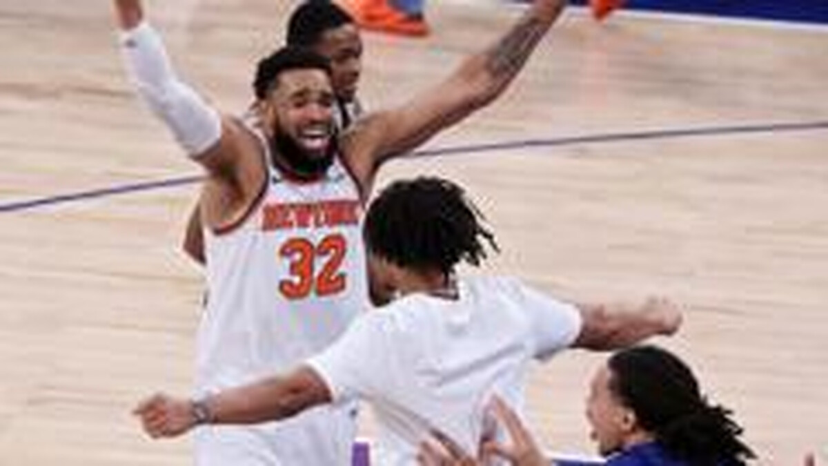 Spurs 'dumbest team in history' after Knicks record comeback win, says Barkley