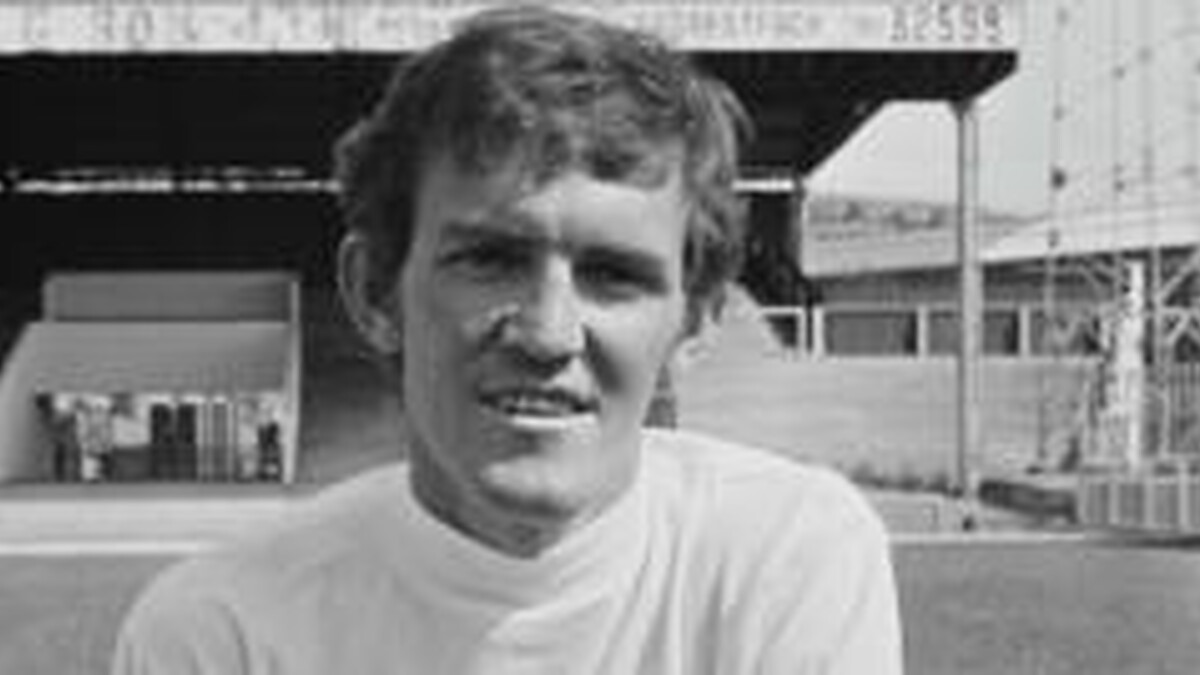 Swansea great and ex-Wales player Williams dies