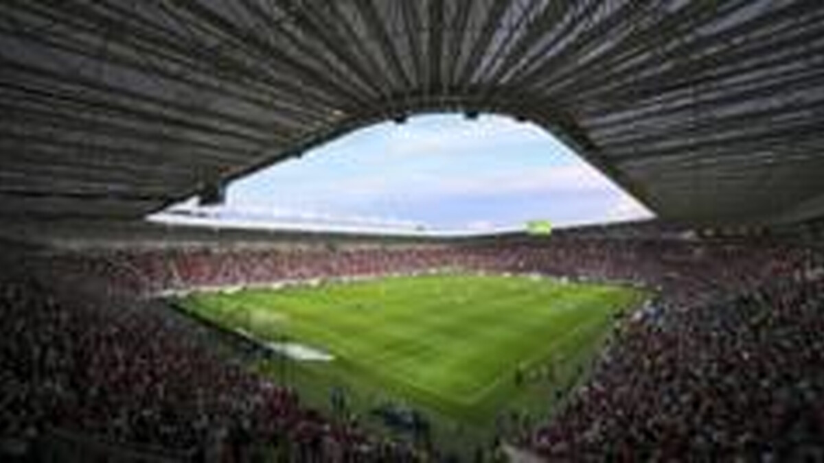 TV spidercam falls on to pitch during Hungary game