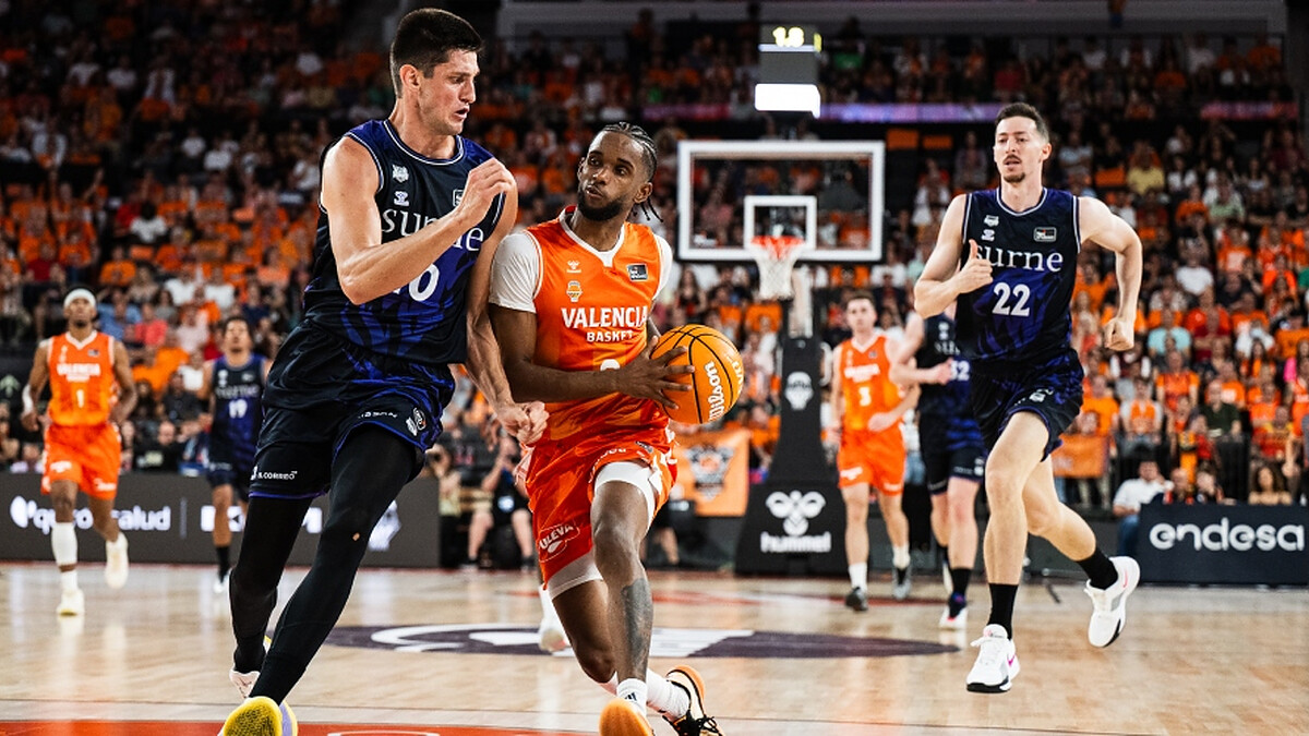 Valencia survives a thriller and grabs the lead against Bilbao
