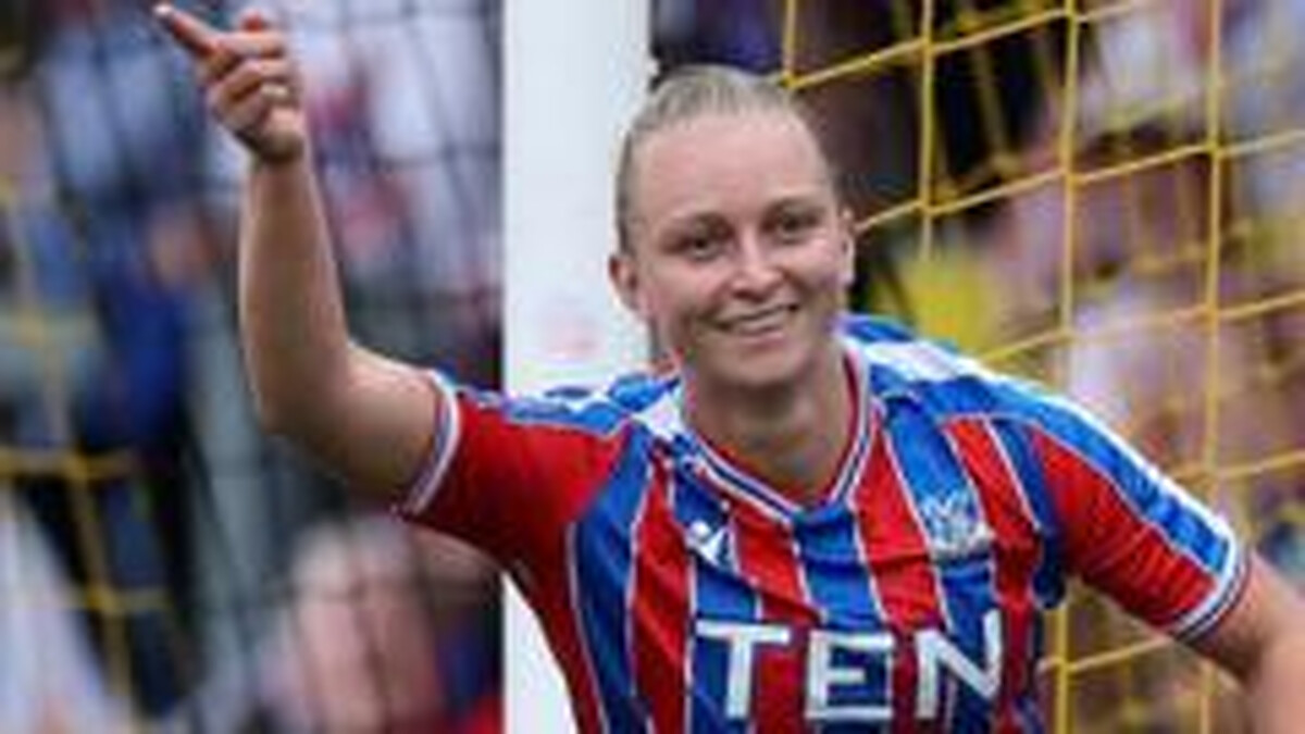 Wales' Hughes leaves promoted Crystal Palace