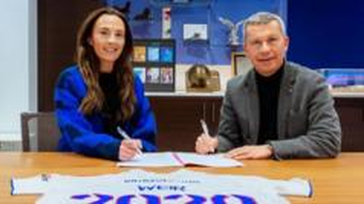 Weir signs for Champions League runners-up Lyon
