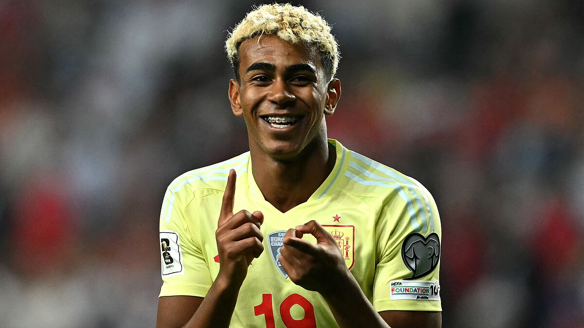 Yamal on bench for Spain against Cape Verde LIVE!