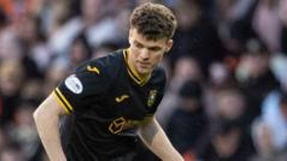 Aberdeen buy winger Smith from Livingston