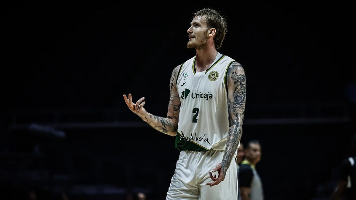 Aleksander Balcerowski officially signs with Barcelona on a two-year deal