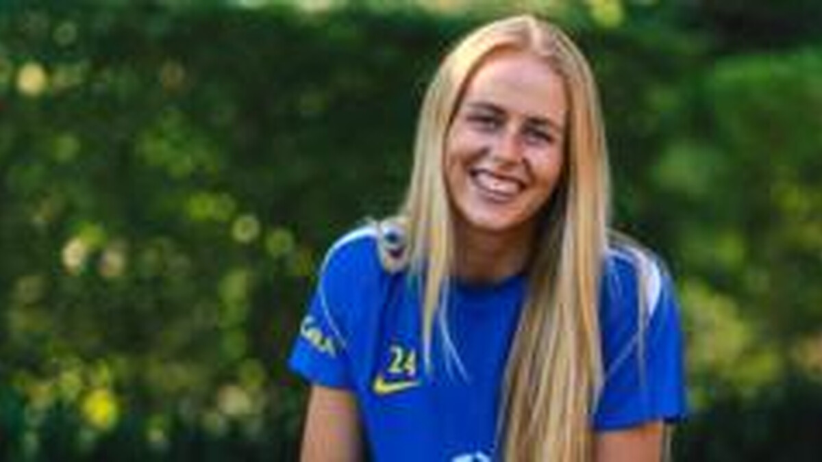 England keeper Hampton extends deal at Chelsea