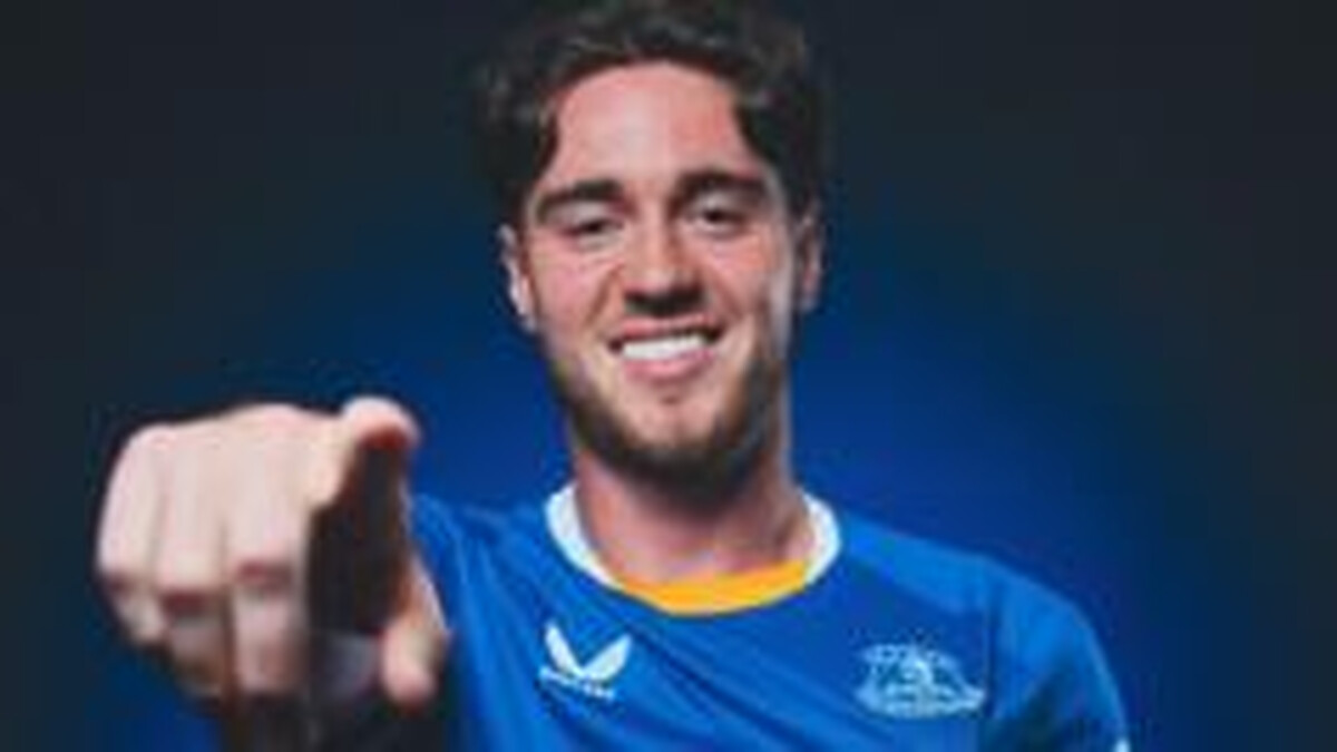 Everton sign midfielder Hackney from Middlesbrough