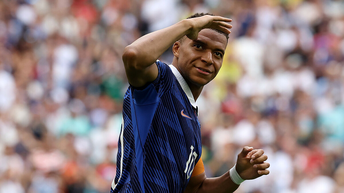 Golden Boot race: Mbappe pulls two clear of Messi