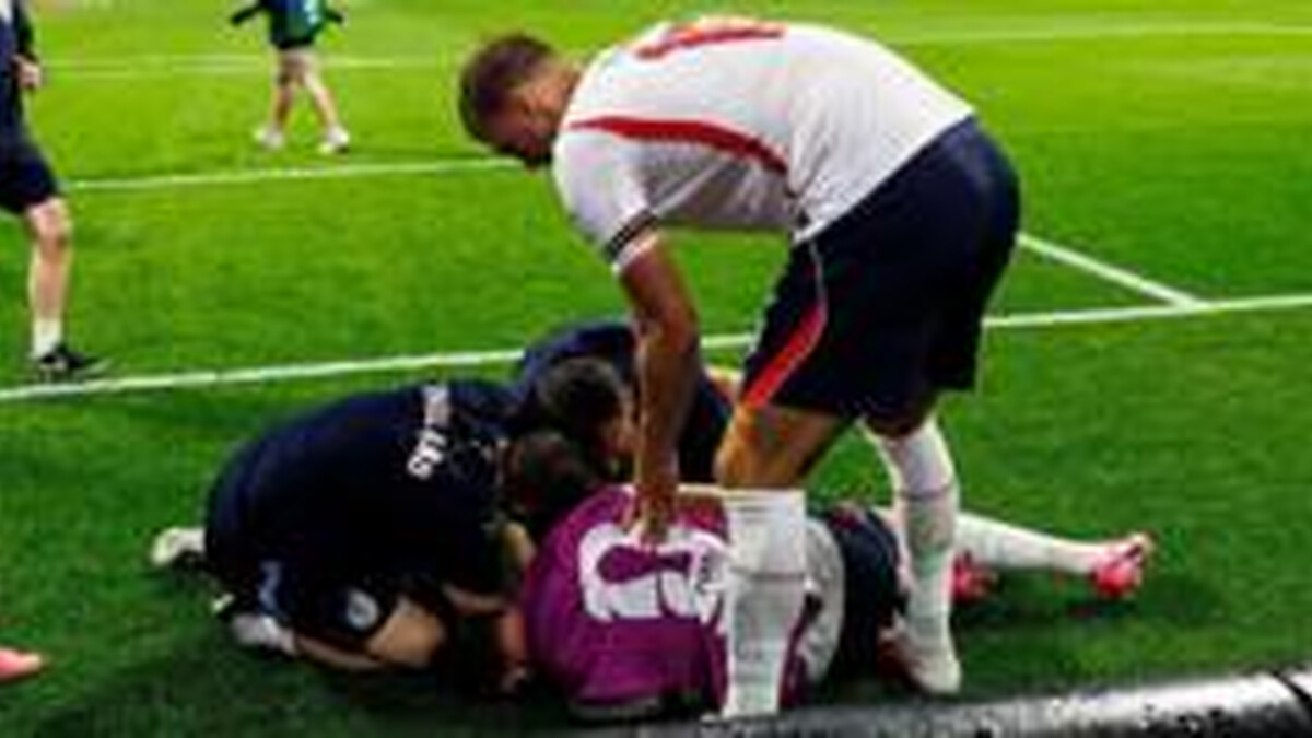 Henderson has surgery in USA after breaking arm
