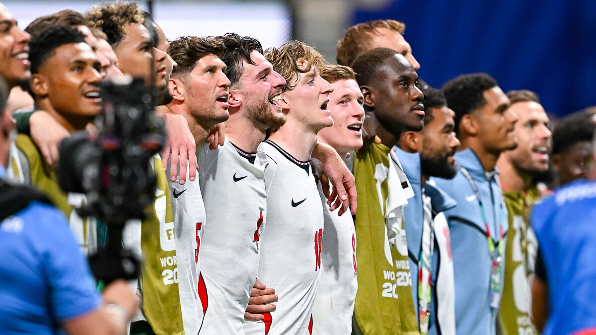 How has Wonderwall become England's World Cup soundtrack?