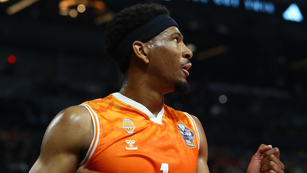 Kameron Taylor pens two-year extension with Valencia