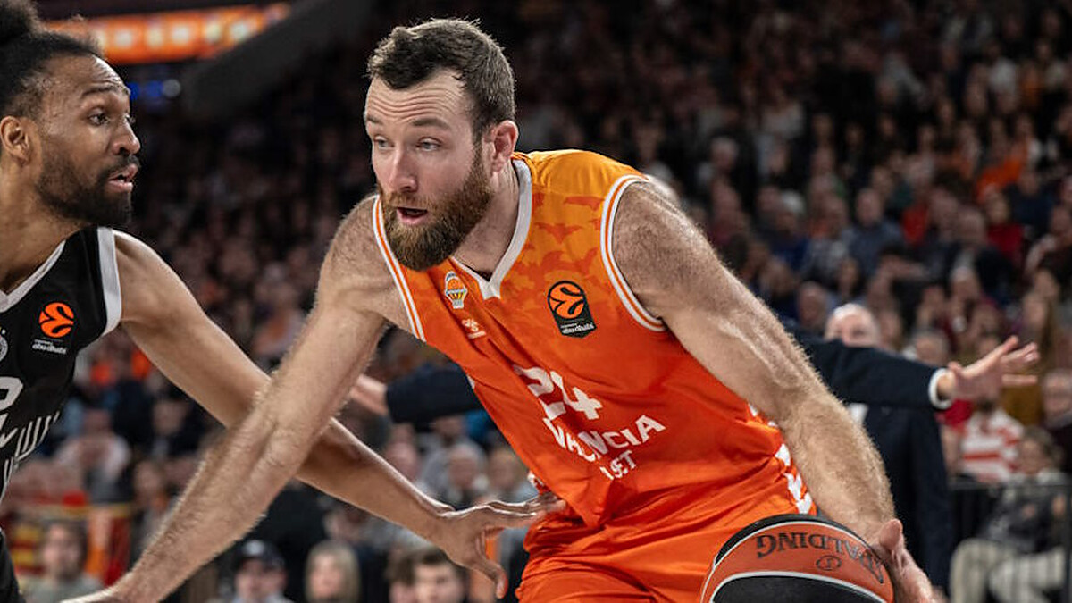 Matt Costello leaves Valencia after two seasons